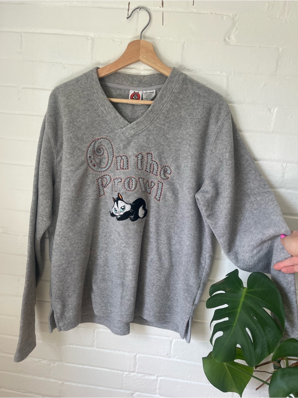 Vintage Gray V-Neck Sweater with Cat Graphic - 'On the Prowl'